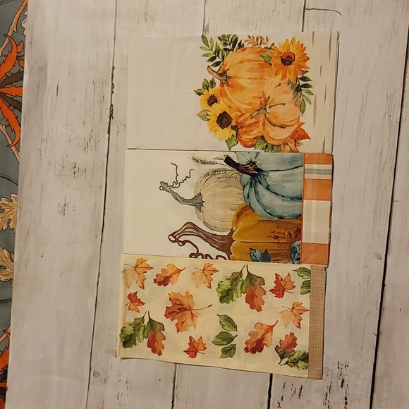 NWOT Fall/Autumn/Harvest Themed Napkins - Picture 7 of 9